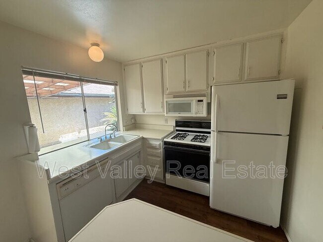 Photo - 302 Calvin St