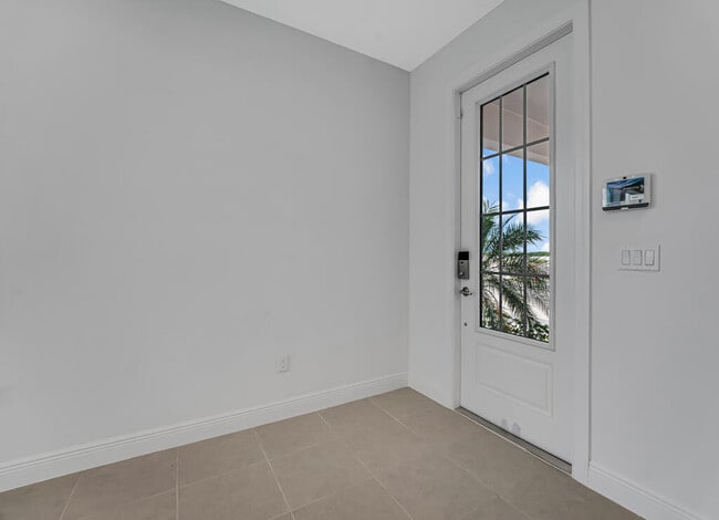 Photo - 930 SW Pr Ave