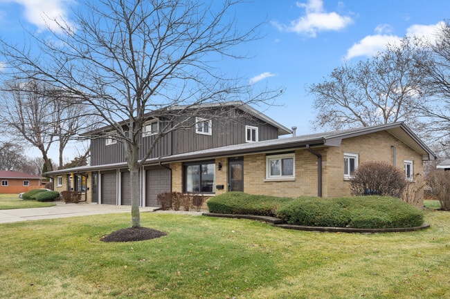 541 N Edgelawn Dr