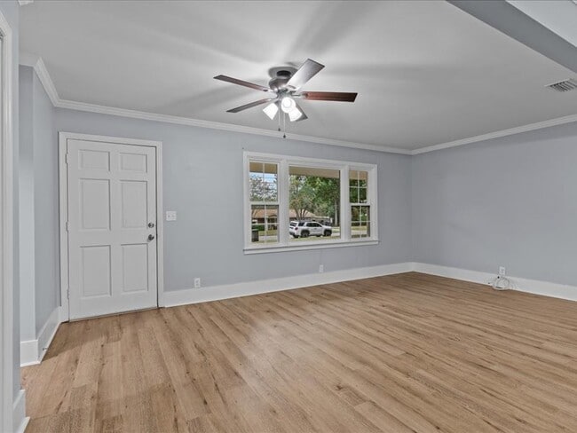 Photo - 302 Cedar Dr