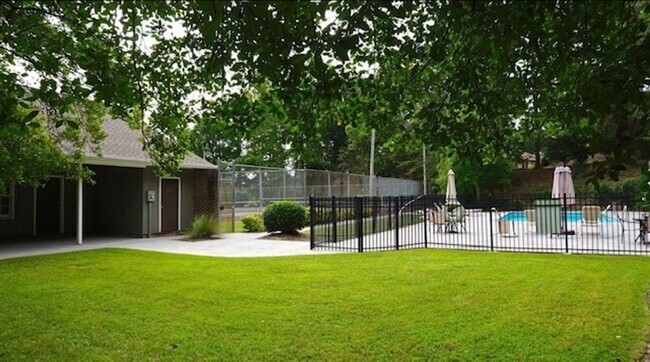 Photo - River Knoll Condominiums at Green Island U...