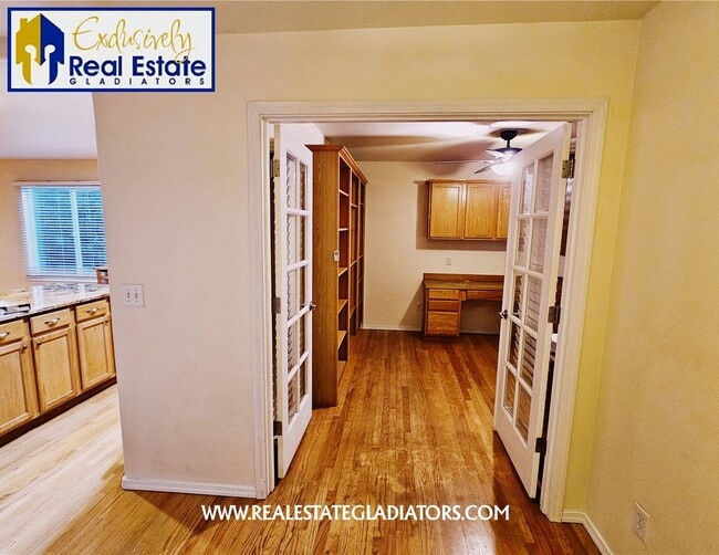 Photo - Beautiful, Pet Friendly Light-Filled Rambl...