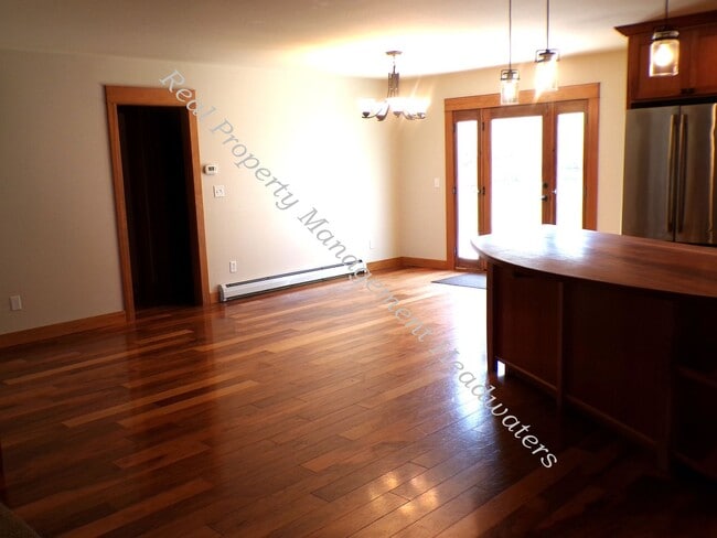 Photo - 5 Bedroom 2-1/2 Bath House for Rent