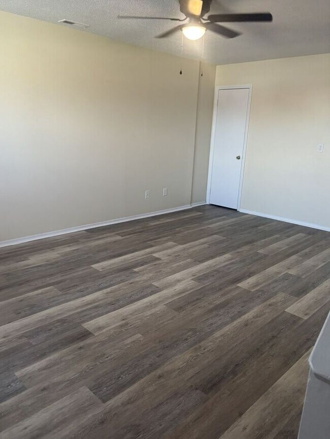 Photo - 2823 Breezewood Ave