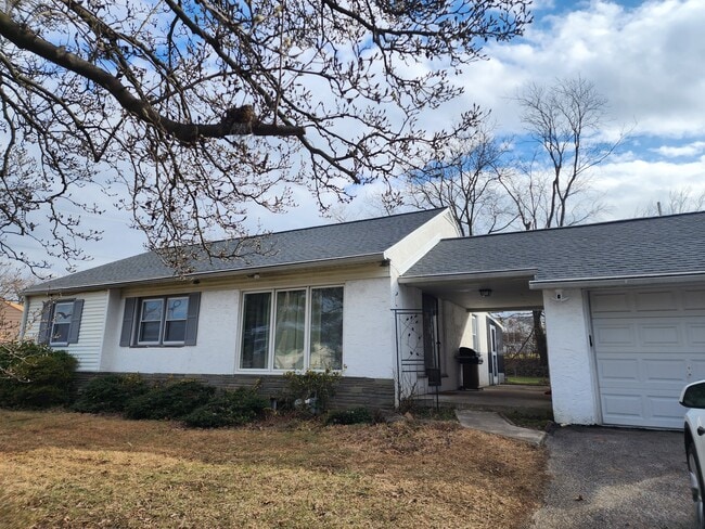 Photo - 105 Tyler Rd