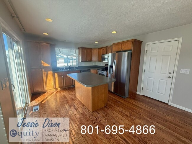 Photo - 1989 N 2700 W