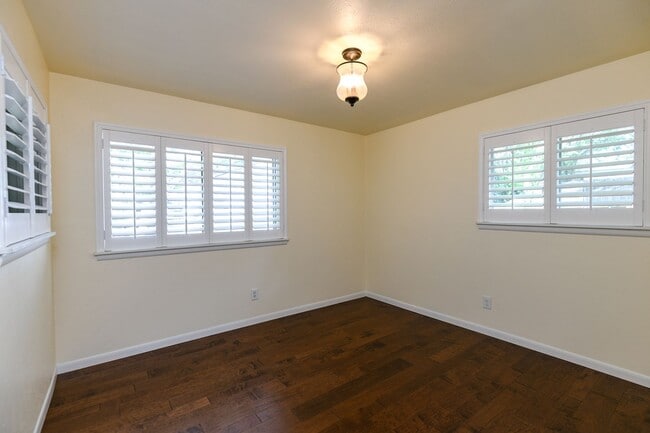 Photo - 4406-4410 Granbury TriPlex Unit 4410 Granbury
