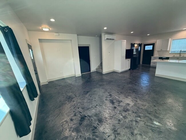 Photo - 1615 N Gillis Ln