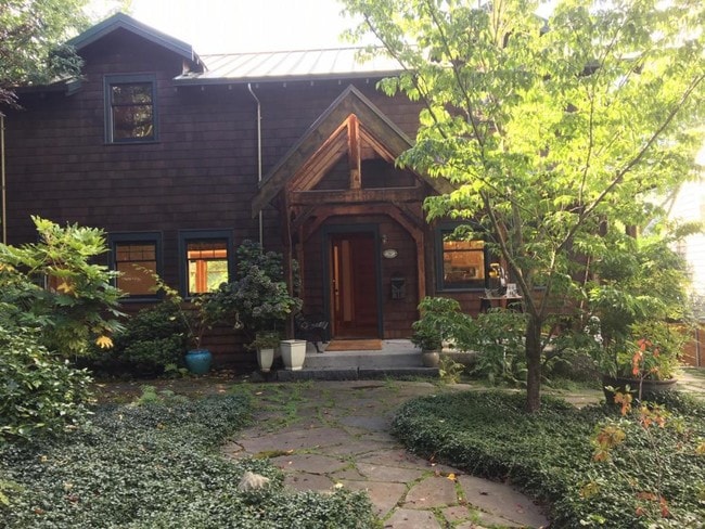 Photo - 311 33rd Ave E