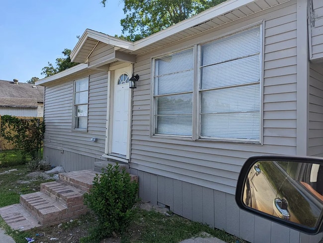 Building Photo - 2975 San Jacinto St