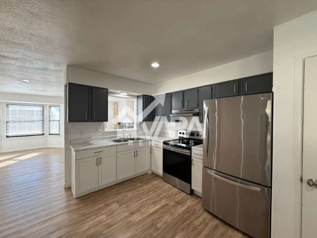 Photo - 302 Kingsman St