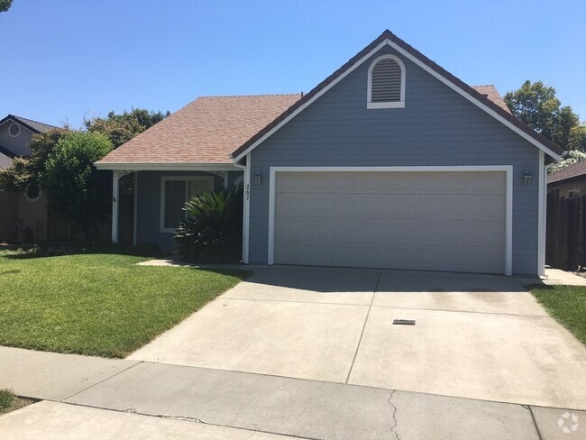Building Photo - Beautiful home in desired location