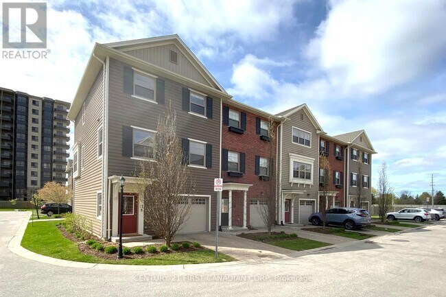 Photo - 1040 Coronation Dr