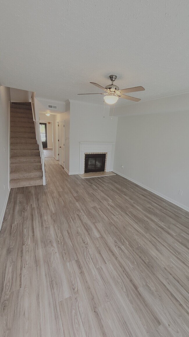 Photo - 301 Hickory Pl