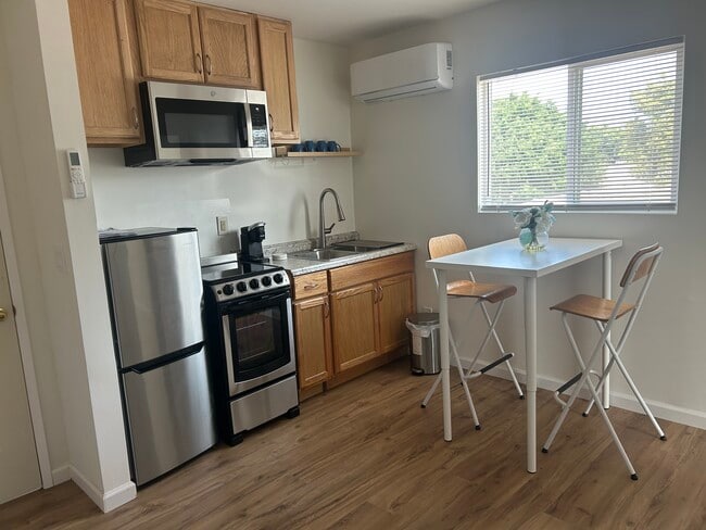 Photo - 21921 Halldale Ave Unidad 21919 - 1