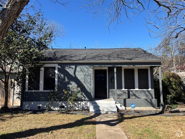 Building Photo - 1104 Bouldin Ave Rental