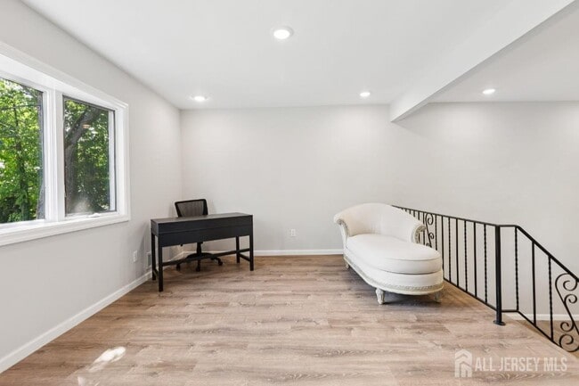 Photo - 5 E Waverly Dr