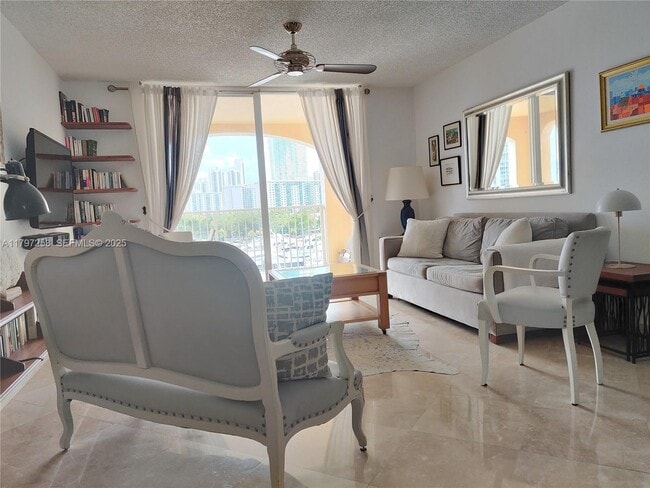 Photo - 19877 E Country Club Dr Unidad 3606