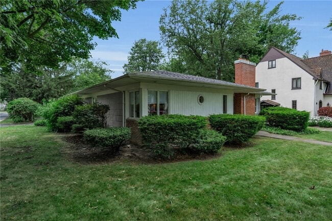 Photo - 114 Burbank Dr