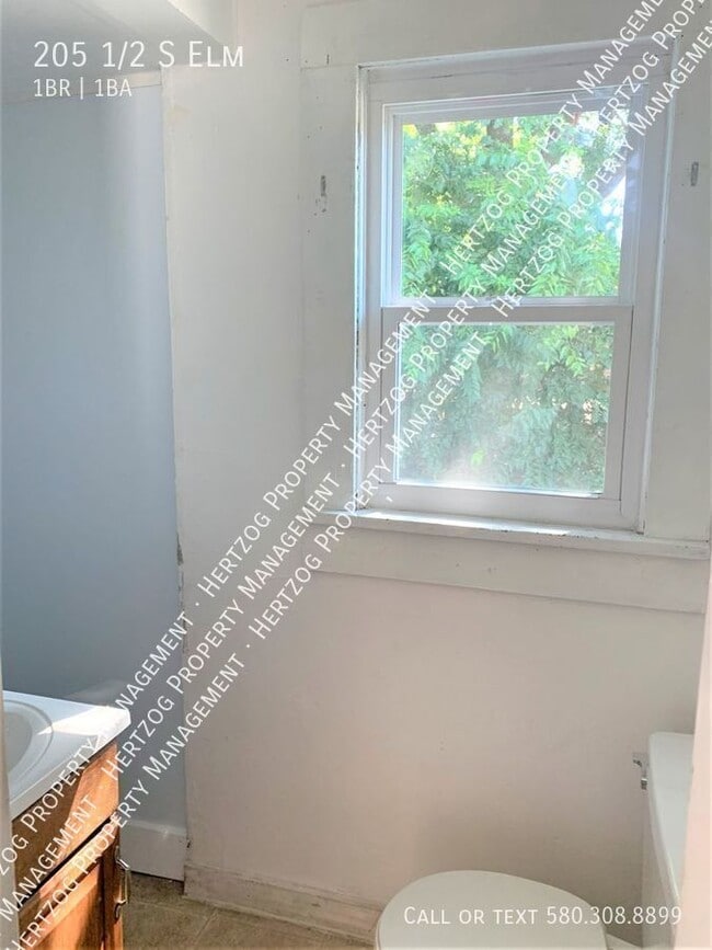 Photo - 205 1/2 S Elm-