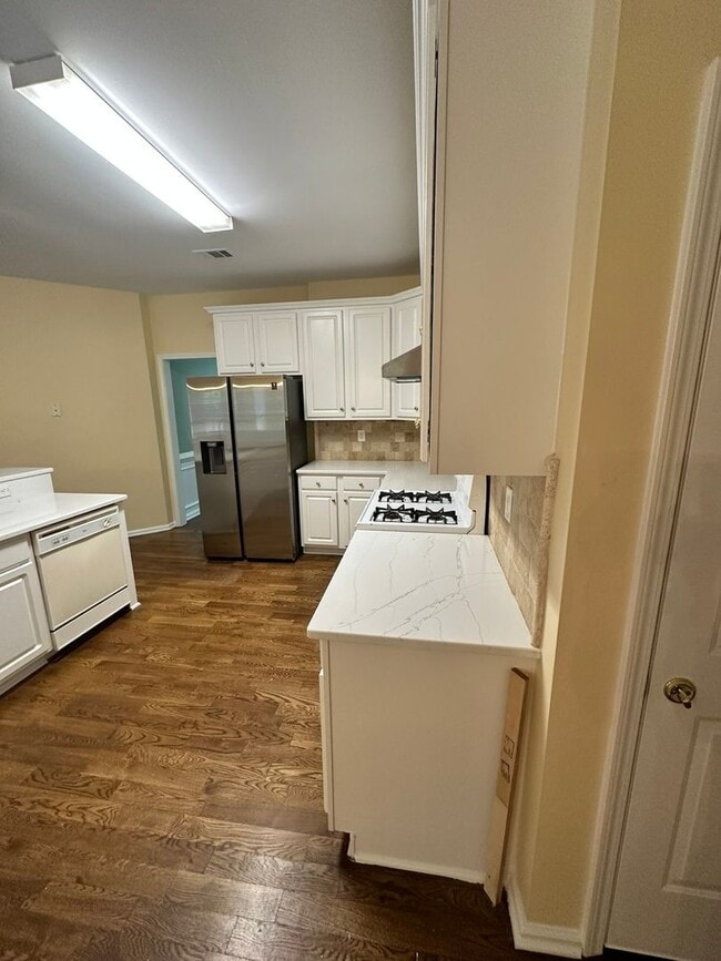 Photo - 420 White Rose Trce