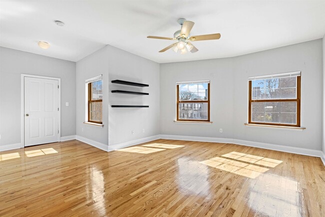 Photo - 211-213-213 3rd St Unidad 2
