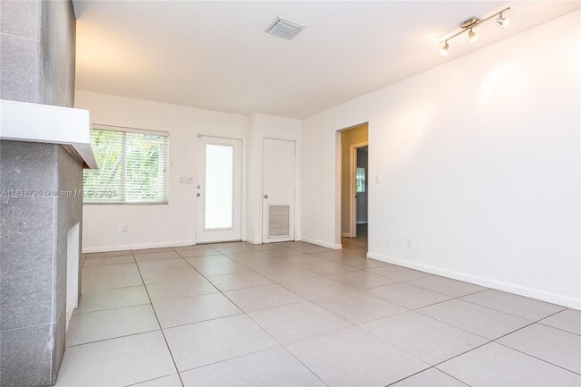 Photo - 330 NE 86th St