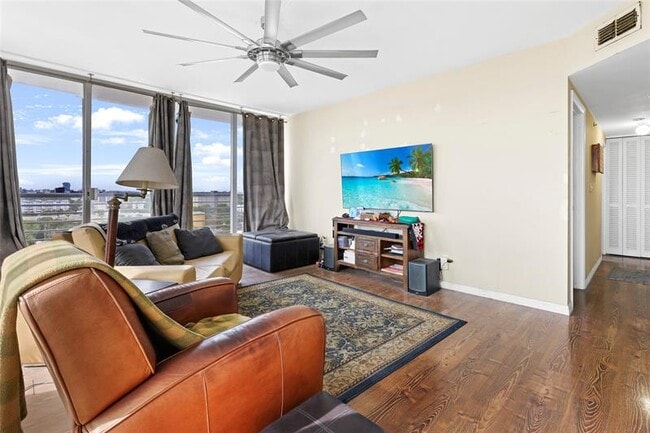 Photo - 1720 Harrison St Unidad 10A