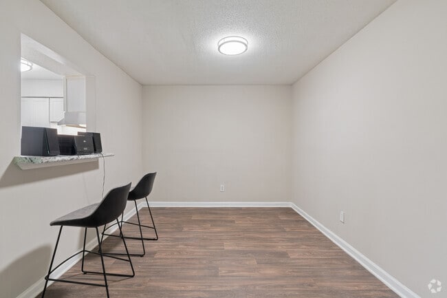 2BR, 2BA - 1,200SF - Dining Room - Mirador at Idlewood