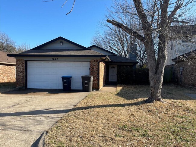 Photo - 1621 Lincolnshire Way