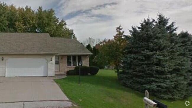 Building Photo - 2220-2 Skylark Dr Rental