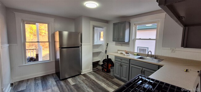 Photo - 195 N Hamilton St