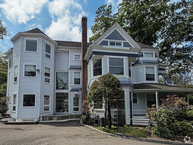 Building Photo - 27 Imperial Ave Rental