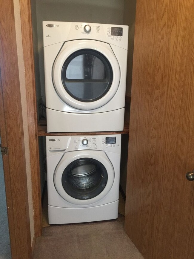 Photo - Great Sunny upstairs 2bed with washer&dryer