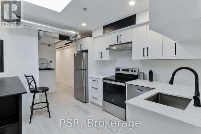 Photo - 1171 Dundas St W