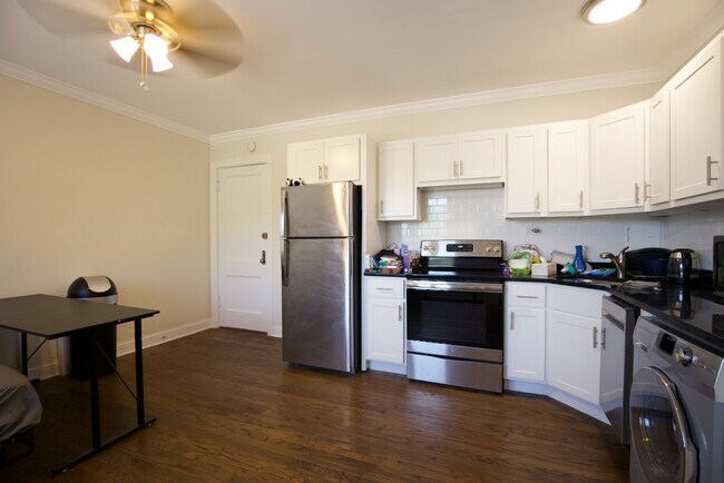 Photo - 3345 N Marshfield Unidad 203