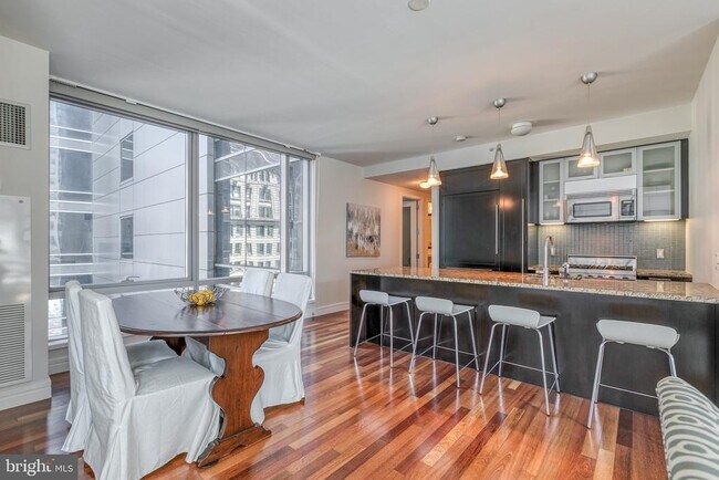 Photo - 1414 S Penn Square Unidad 16A