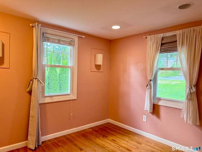 30 Twilight Ln