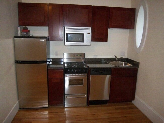 Photo - 212 Hemenway St