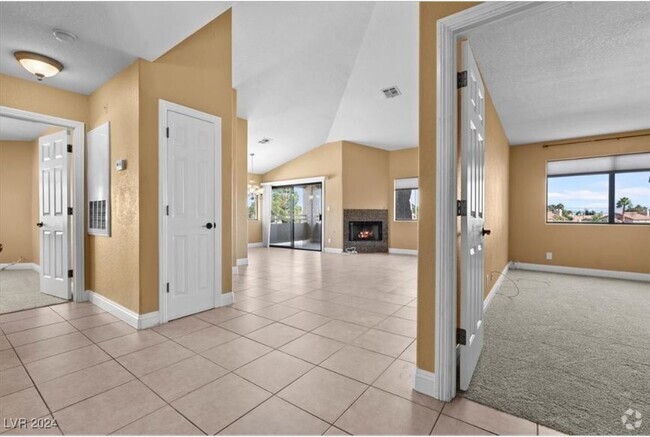Building Photo - 5048 S Rainbow Blvd Unit 205 Rental