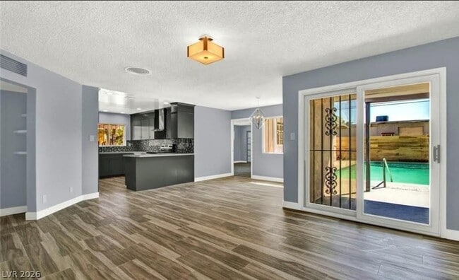 Photo - 1056 E Oakey Blvd