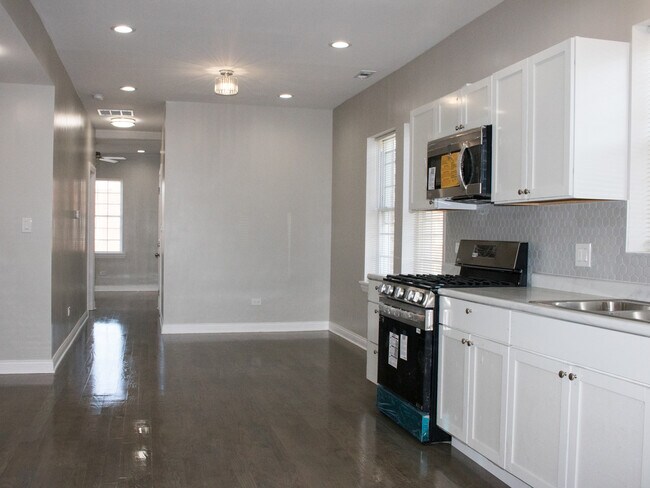 Photo - 3257 W Warren Blvd Unit 2