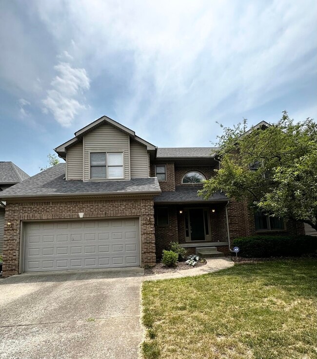 Photo - 560 Forest Hill Dr House