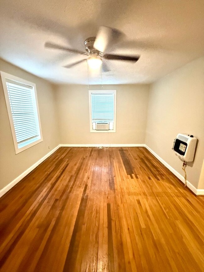 Photo - ** 1 Bed 1 Bath located In Capitol Heights...