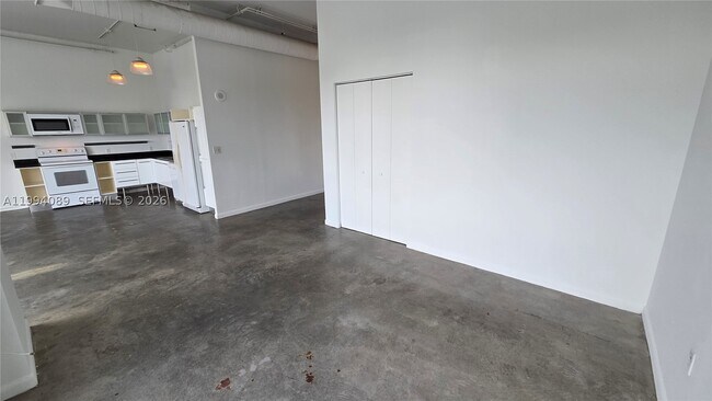 Photo - 10 SW South River Dr Unit 609