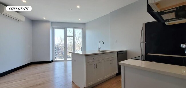 Photo - 1847 Cross Bronx Expy Apartamento