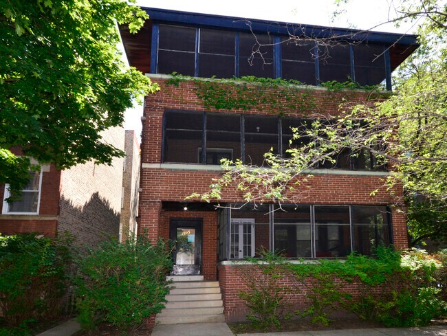 Building Photo - 1505 Maple Ave Unit 2 Rental