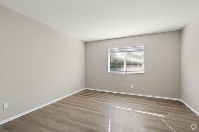 1BR, 1BA - 708SF - Bedroom