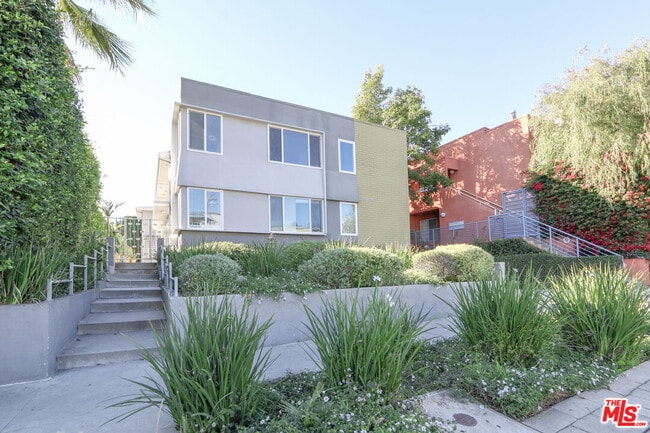 Building Photo - 609 Hayworth Ave Unit 105