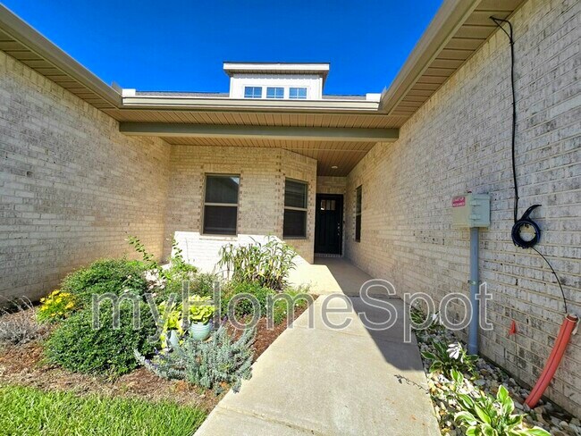 Photo - 1862 Finch Ln